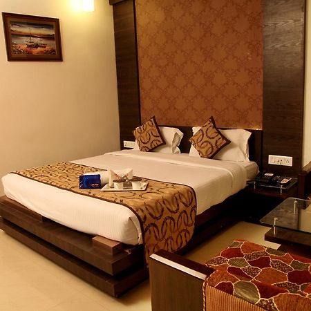 Oyo 905 Galaxy View Hotel Prayagraj Exterior photo