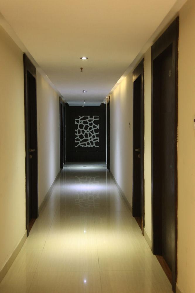 Oyo 905 Galaxy View Hotel Prayagraj Exterior photo
